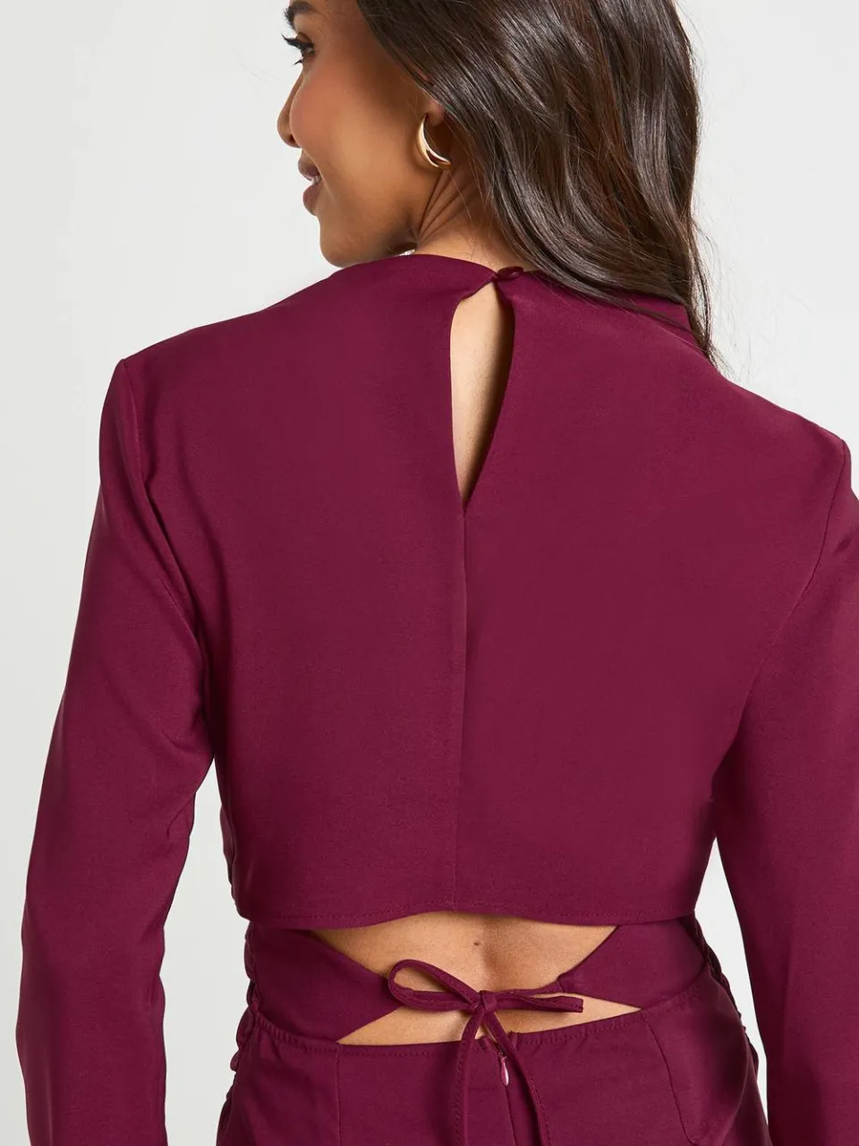boohoo Dames Langmouwige geraffleerde hoge hals shiftjurk bordeaux rood, foto 4