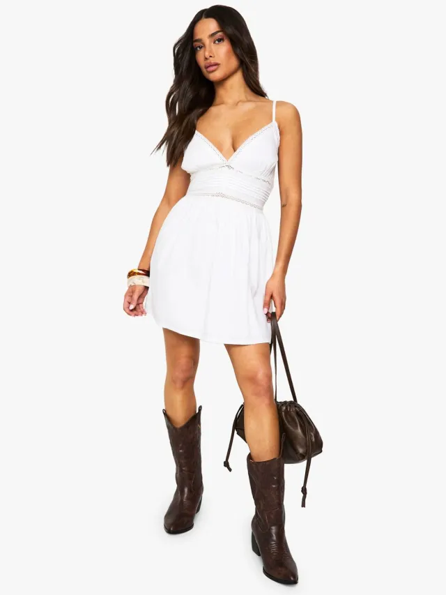 boohoo Dames Petite Mini Jurk met Kantentrim Wit
