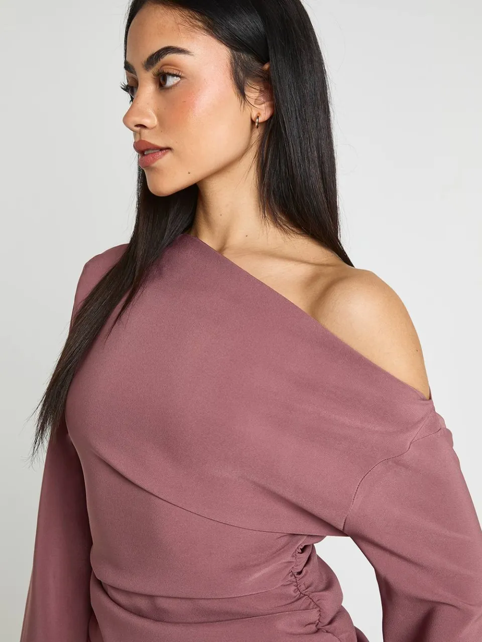 boohoo Dames Mini Jurk Met Uitlopende Mouwen, Off-shoulder En Plooien roos, foto 4