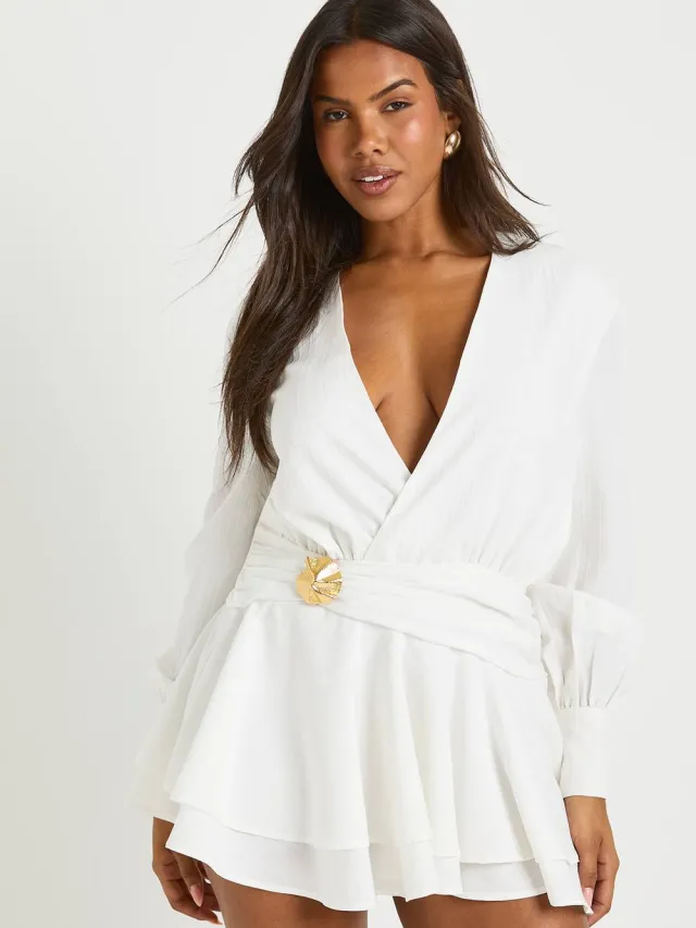 boohoo Dames Getextureerde hemdjurk met gouden afwerking en verlaagde zoom Wit