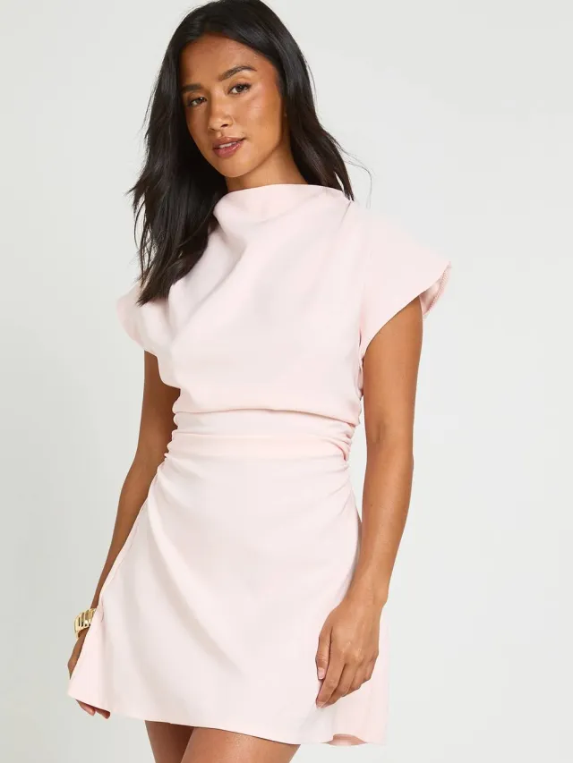 boohoo Dames Petite Geplooid Shift-jurkje Met Hoge Hals En Korte Mouwtjes Baby Roze