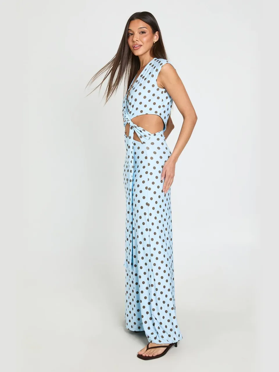 boohoo Dames Maxi Jurk Met Polkadots, Cut-out Details En Knoopdetail pastelblauw, foto 3