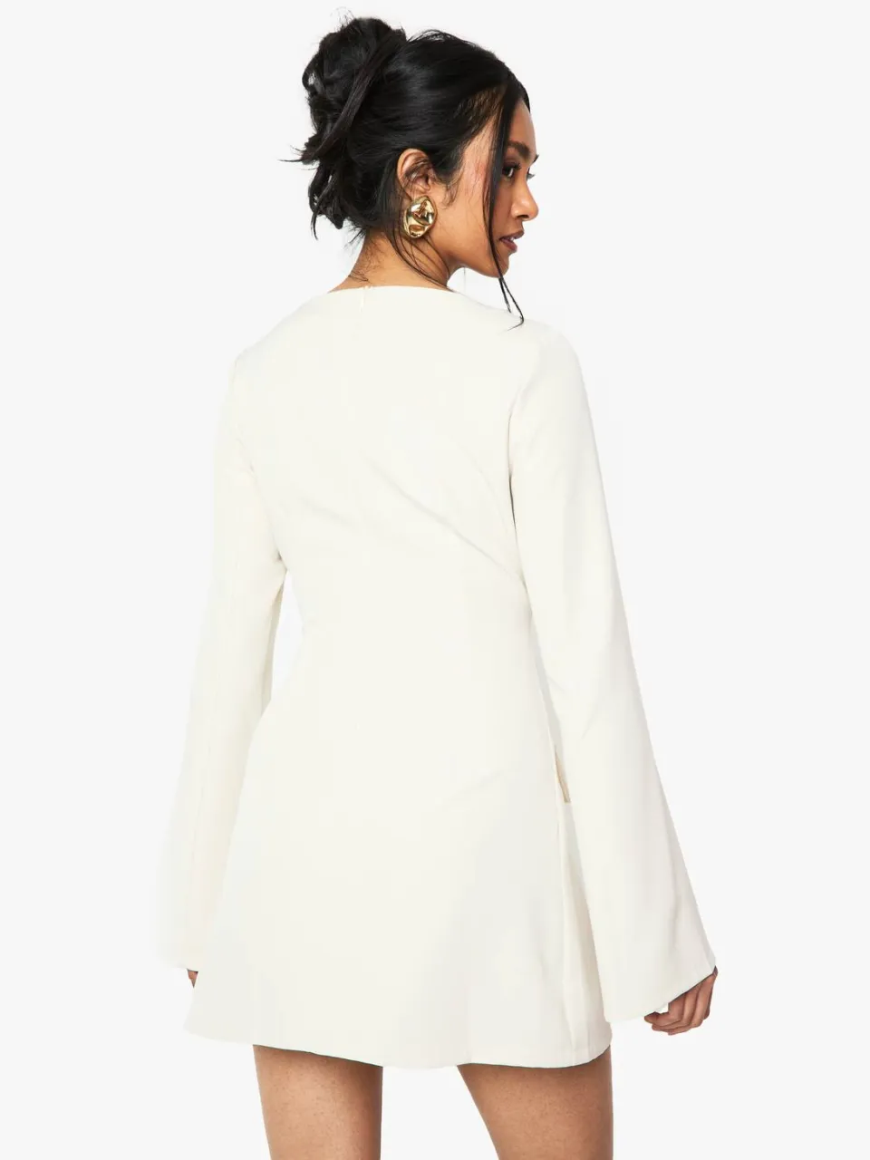 boohoo Dames Getailleerde mini-jurk met lange mouwen en slash-hals ecru, foto 3