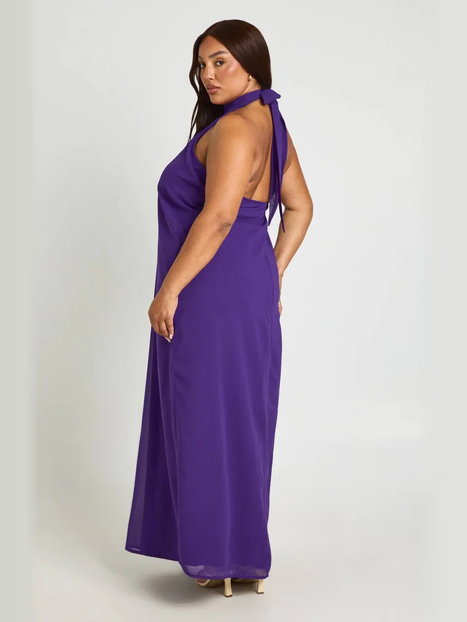 boohoo Dames Plus Plunge Chiffon Halter Maxi Jurk Met Ruches violet, foto 2