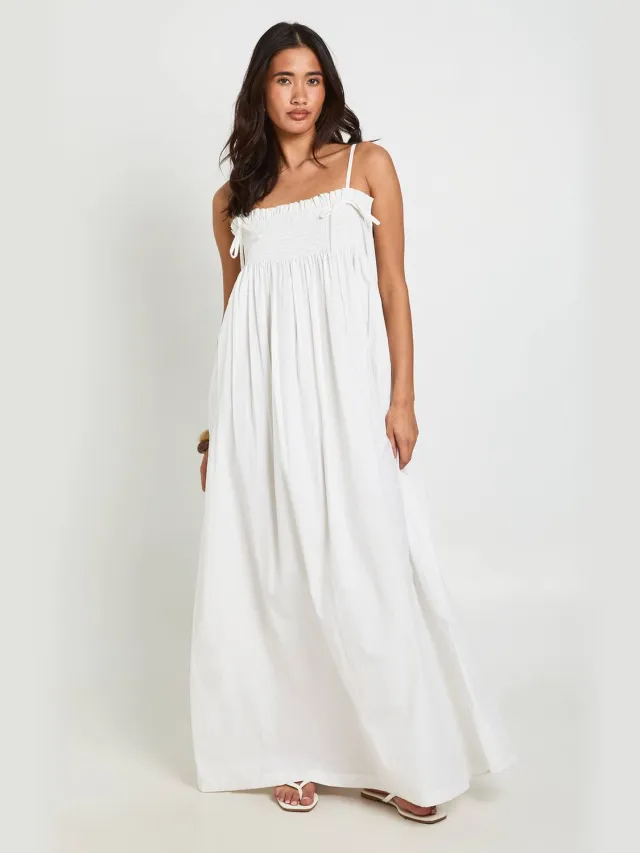 boohoo Dames Maxi Smock Jurk Met Shirring Detail Wit