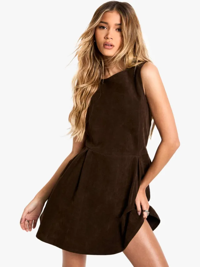 boohoo Dames Suede Boxplooien Mini-jurk Bruin