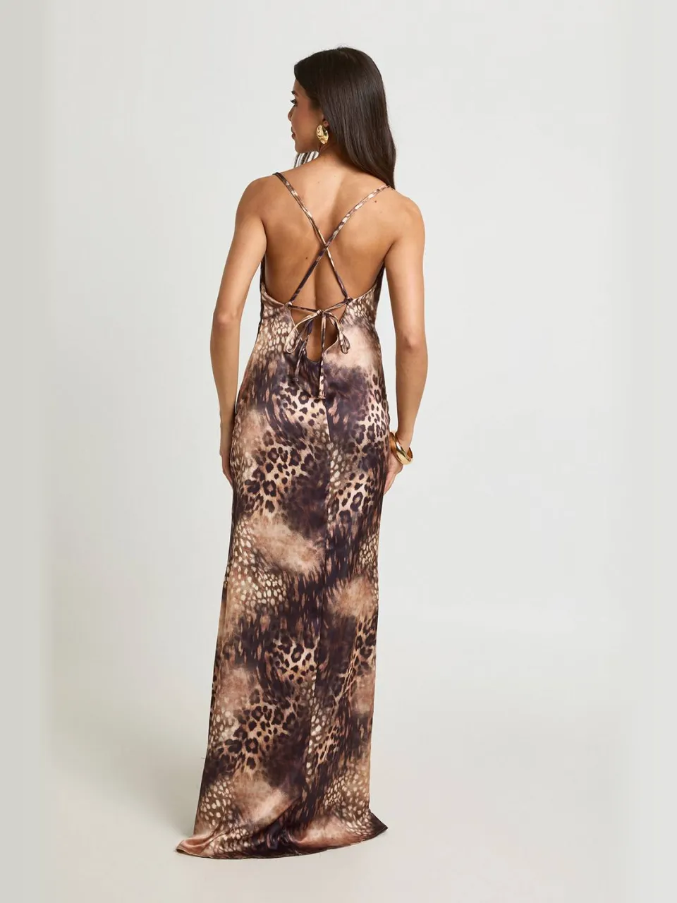 boohoo Dames Satijnen Maxi Jurk Met Tonaal Dierenprint En Watervalhals camel, foto 3
