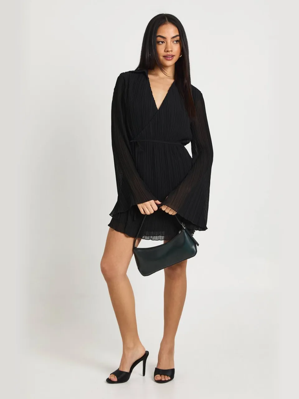 boohoo Dames Plisse Wikkel Voorkant Shirt Jurk zwart, foto 3