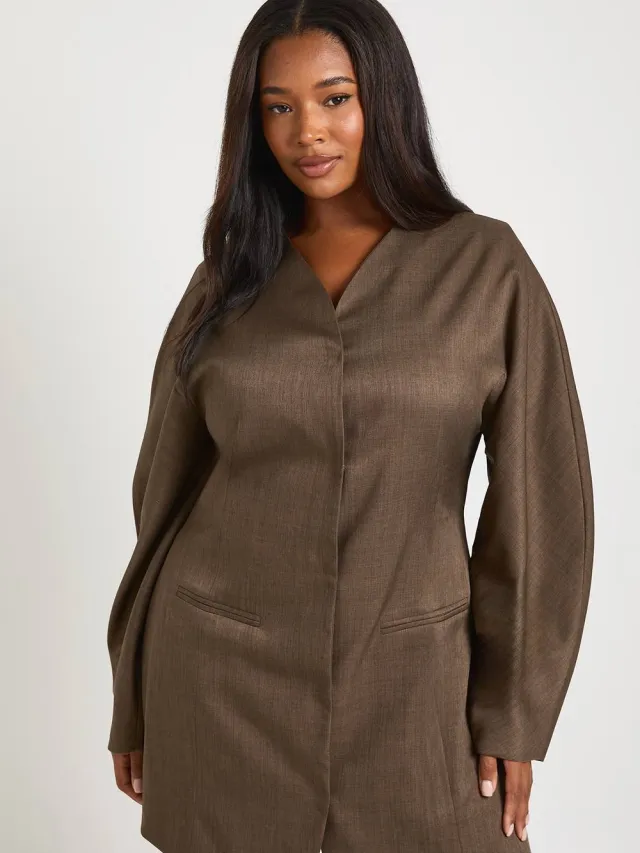 boohoo Dames Plus Size Kraagloze Blazerjurk met Getailleerde Taille Bruin