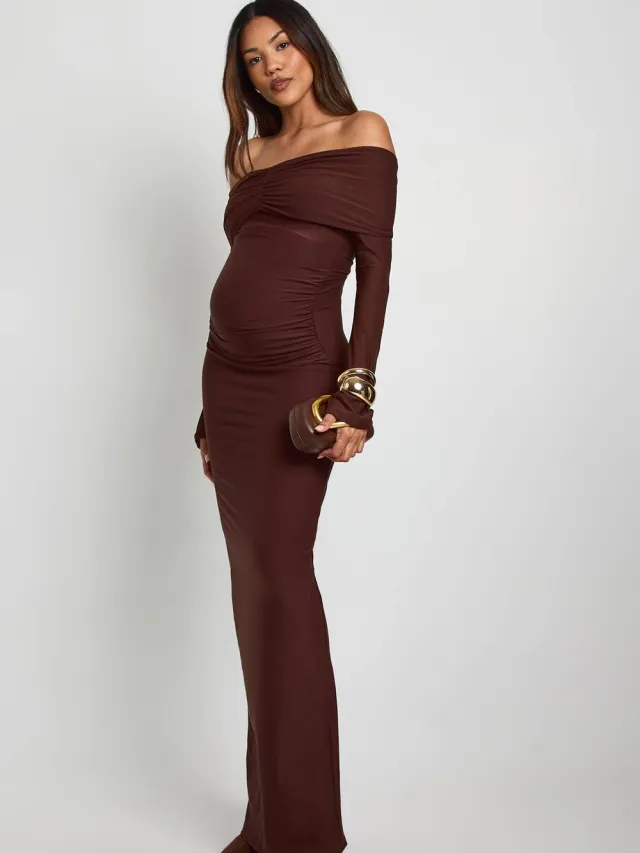 boohoo Dames Zwangerschaps Bardot geruched uitlopende mouw maxi-jurk Chocoladebruin