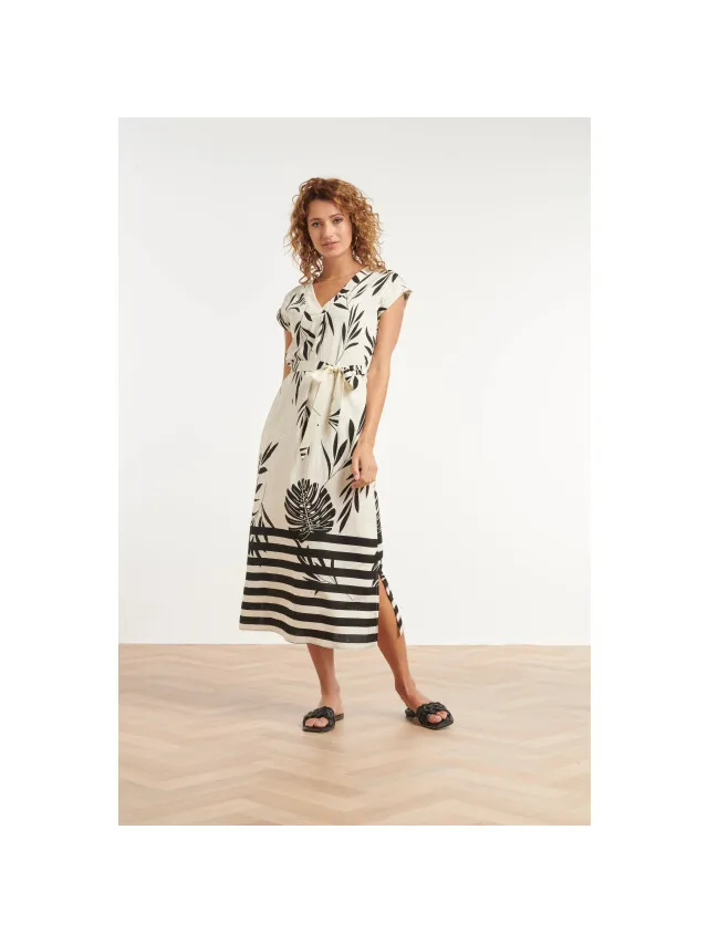 Smashed Lemon Witte maxi jurk met zwarte bladerenprint en gestreepte zoom