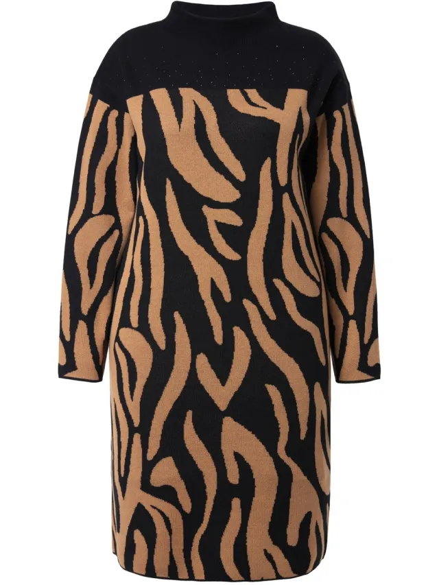Ulla Popken Dames - Gebreide jurk zebra oversized opstaande kraag lange mouw - Licht nougat - Maat 46+