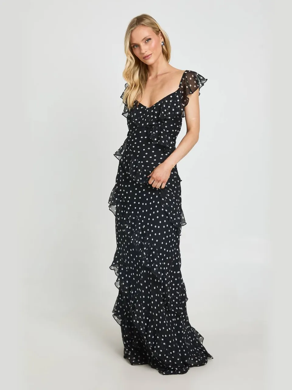 boohoo Dames Petite Chiffon Ruches Polkadot Bandjes Maxi Jurk zwart, foto 3