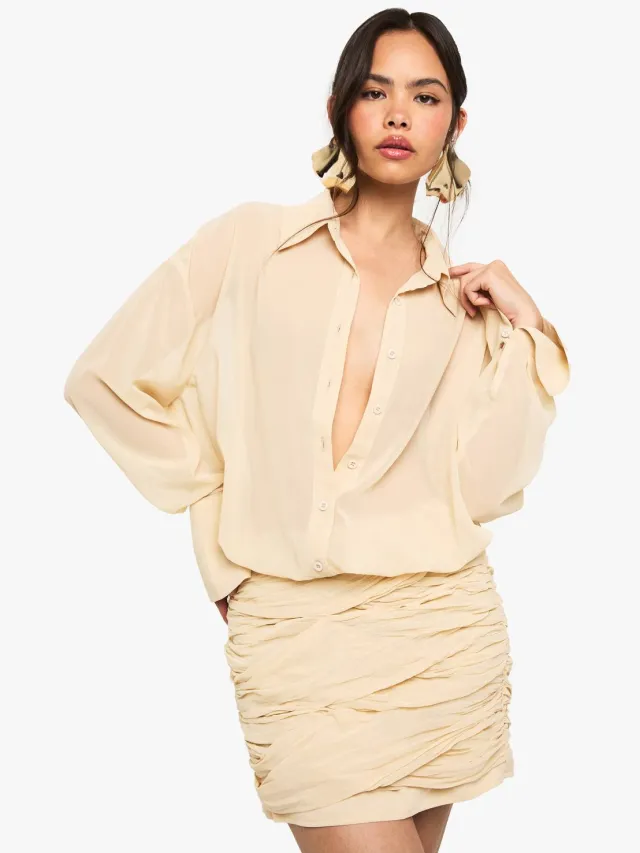 boohoo Dames Chiffon Drop Waist Geplooid Hemdsjurk boter, foto 3