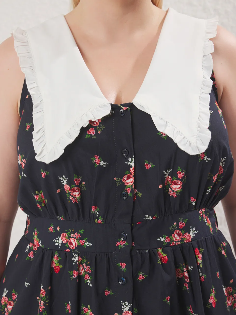 Trendyol Curve Dames Meerkleurig Bloemen Midi Mouwloos Casual A-lijn Grote maten Jurk veelkleurig, foto 2