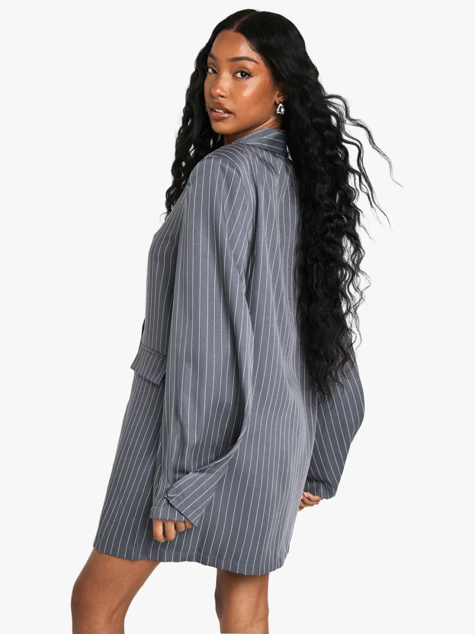 boohoo Dames Gestreepte Geweven Blazerjurk met Voorzakken in Oversized Model houtskool, foto 2