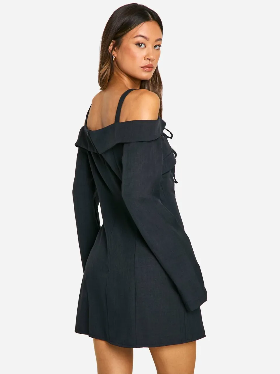 boohoo Dames Tall Bardot Cut Out Getailleerde Mini-Jurk zwart, foto 2