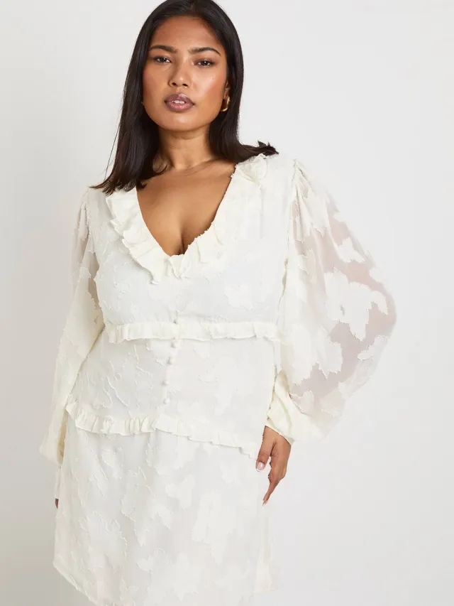 boohoo Dames Plus Burnout Chiffon Ruffle Smock Jurk Ivoor