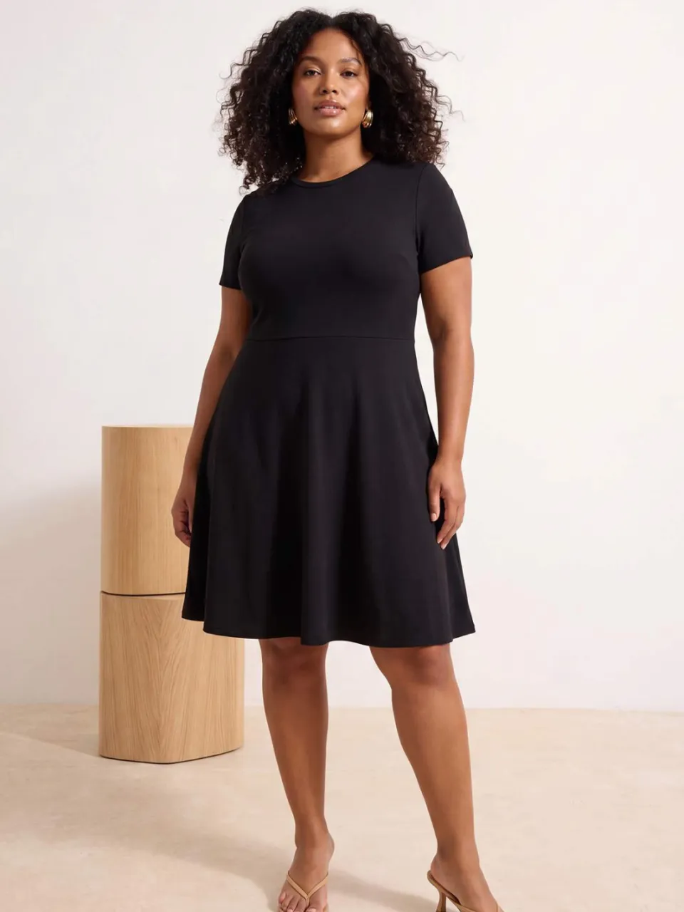 Trendyol Curve Dames Zwart Effen Kort / Mini Kort Skater Grote maten Jurk, foto 2