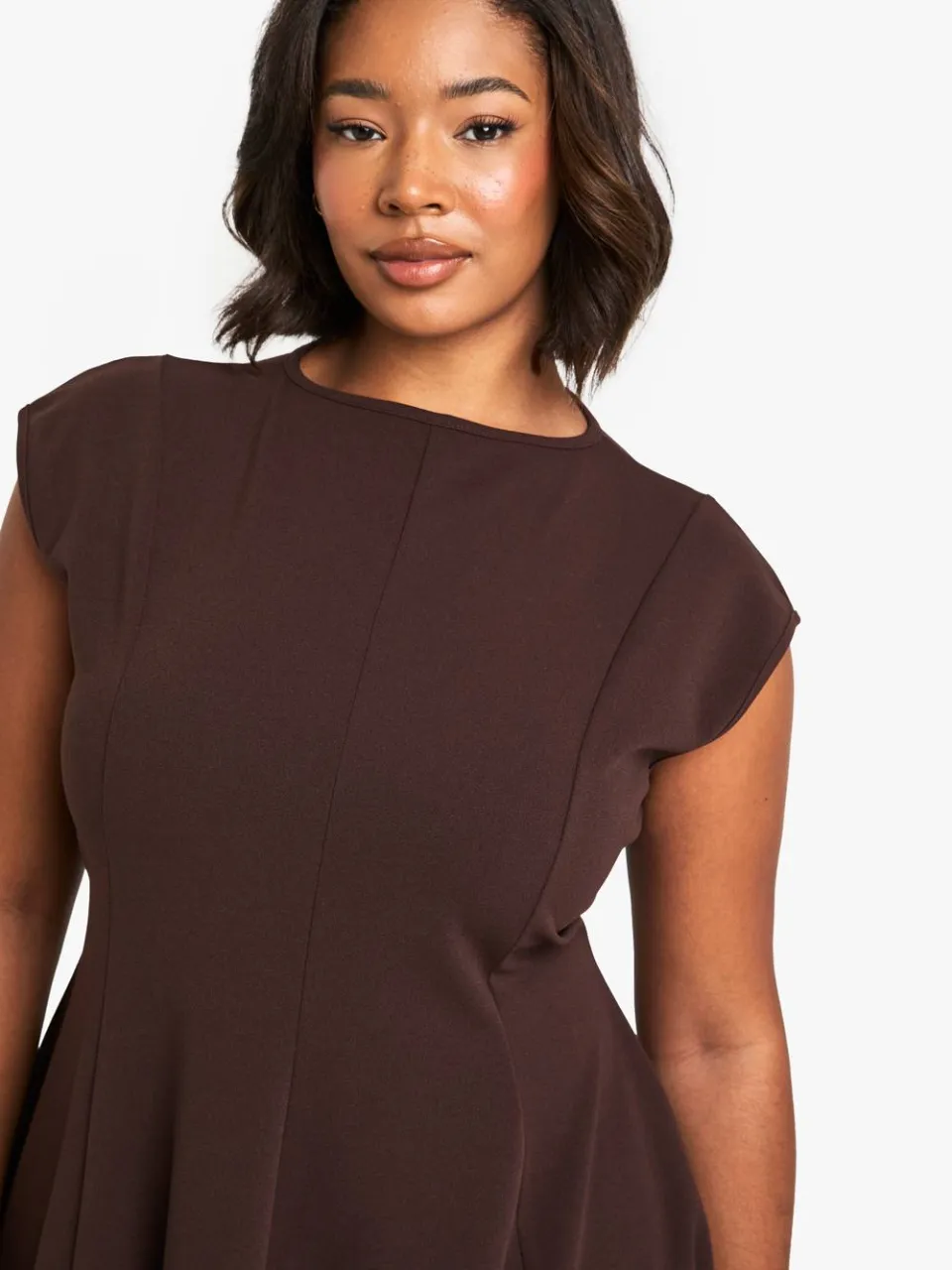 boohoo Dames Plus gepaneerde volume schaatsjurk chocoladebruin, foto 3