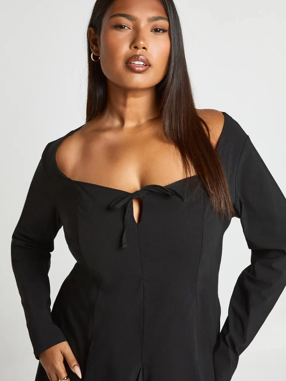 boohoo Dames Plus Hartvormige halslijn Godet Skaterjurk zwart, foto 4