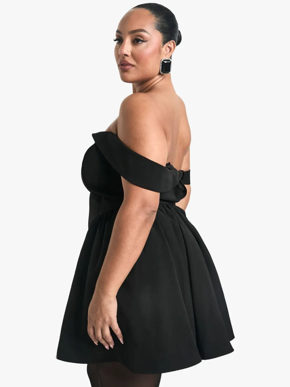 boohoo Dames Plus Off-Shoulder Geplooide Skaterjurk zwart, foto 3