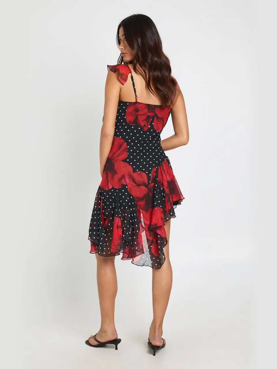 boohoo Dames Chiffon Midi-jurk Met Bloemenprint, Ruches En Asymmetrische Snit zwart, foto 2