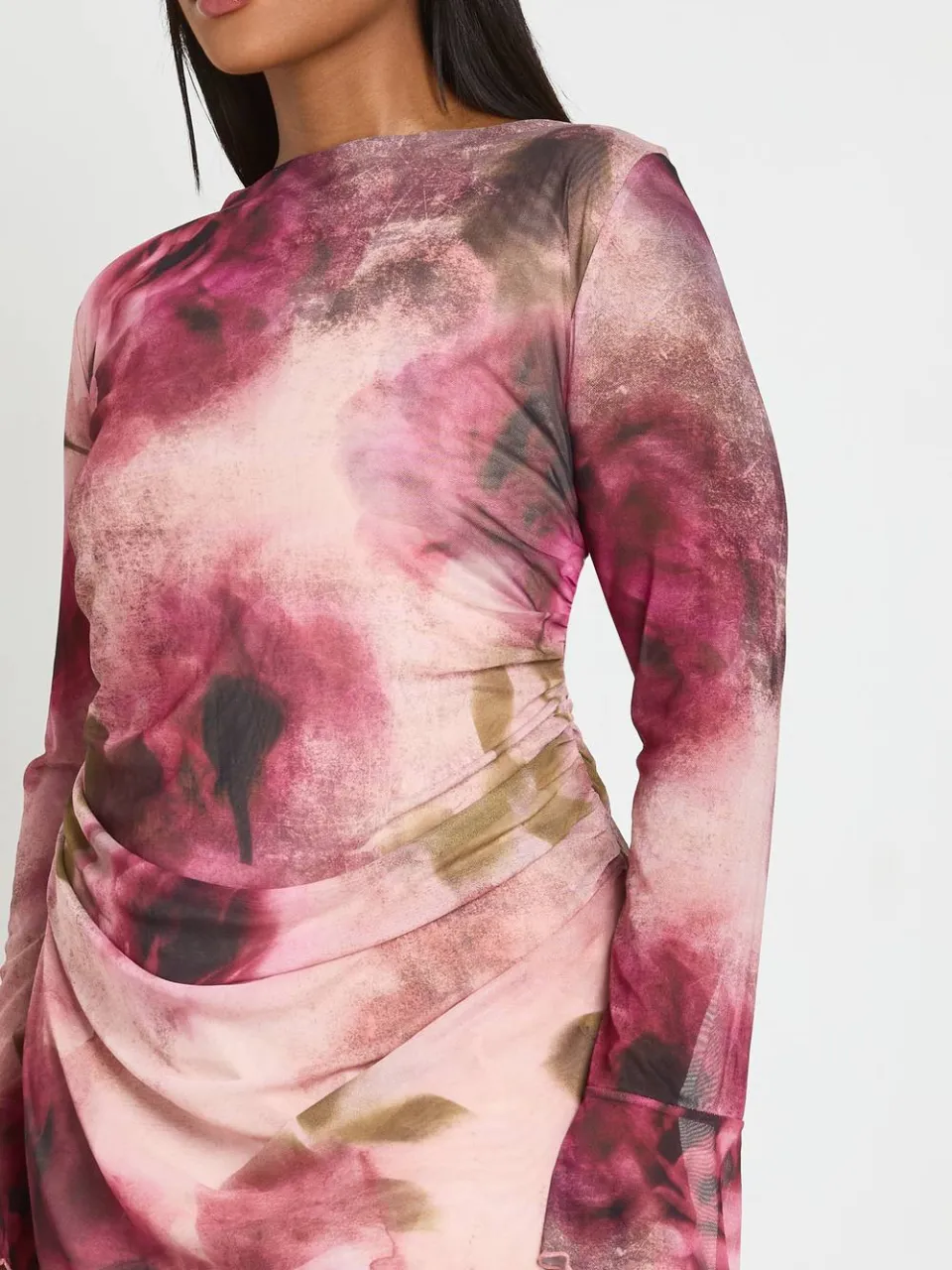 boohoo Dames Plus Bloemenprint Gerimpelde Mini Shift Jurk blush, foto 4