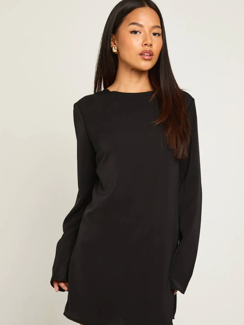 boohoo Dames Kleine strikdetail open rug mini-jurk Zwart