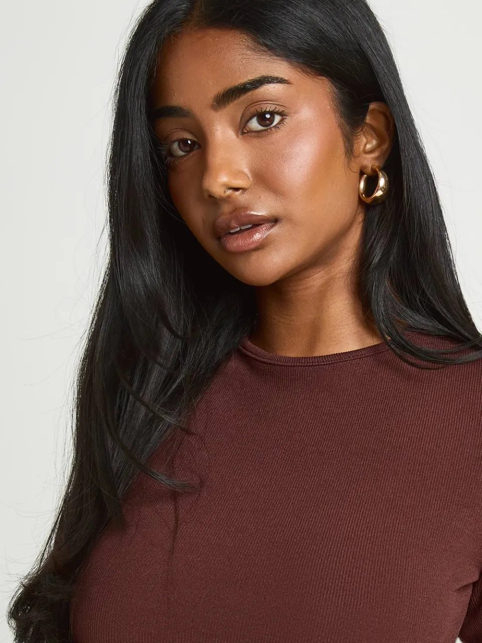 boohoo Dames Mini-jurk Met Lange Mouwen, Geribbelde Stof En Volle Rok chocoladebruin, foto 4
