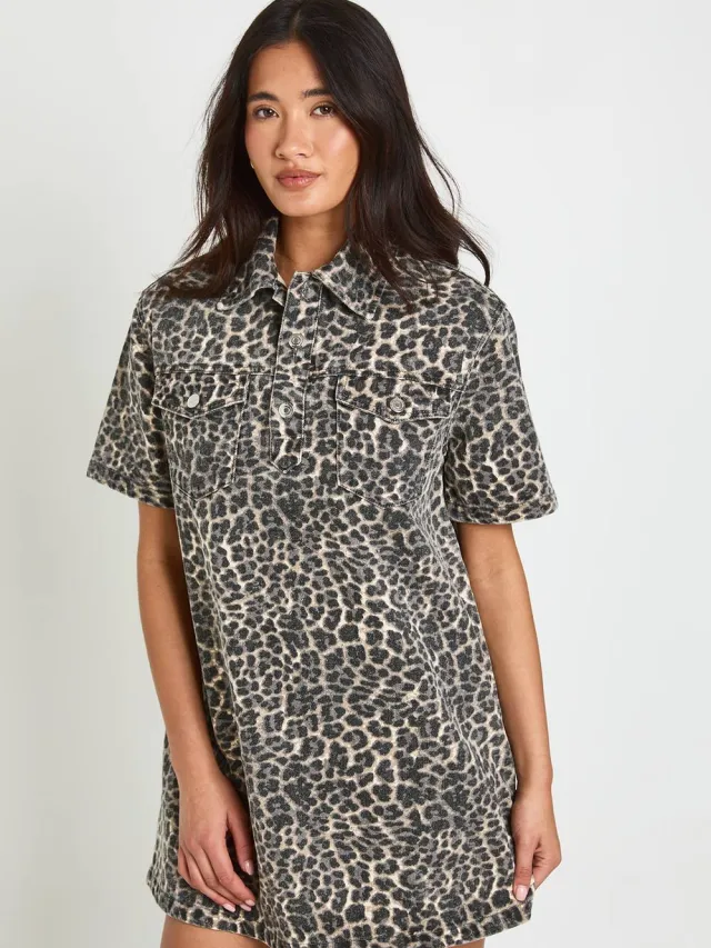 boohoo Dames Denim Jurk Met Luipaardprint En Korte Mouwen