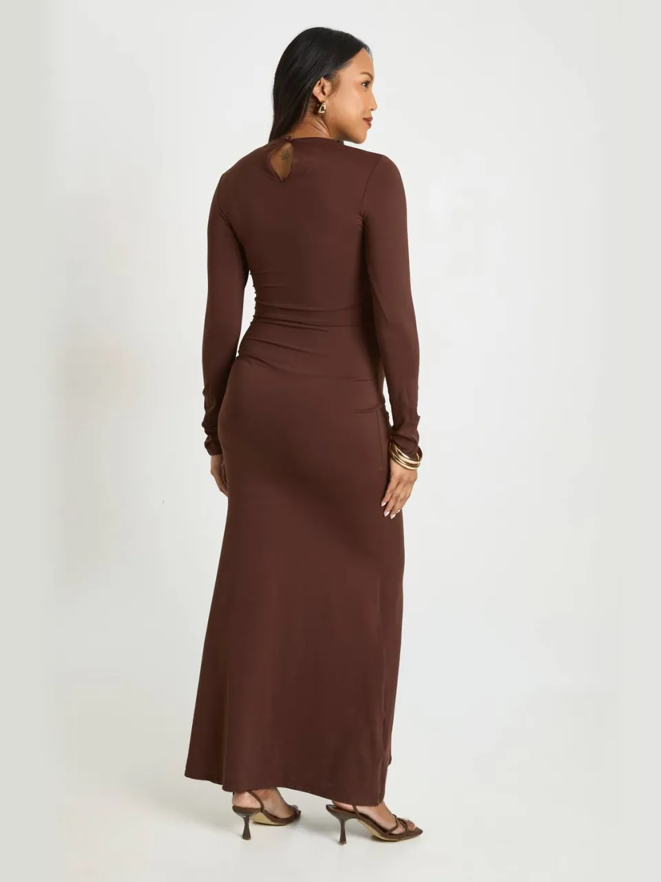 boohoo Dames Zwangerschaps Maxi Jurk Met Gerimpeld Detail Aan De Zijkant chocoladebruin, foto 2