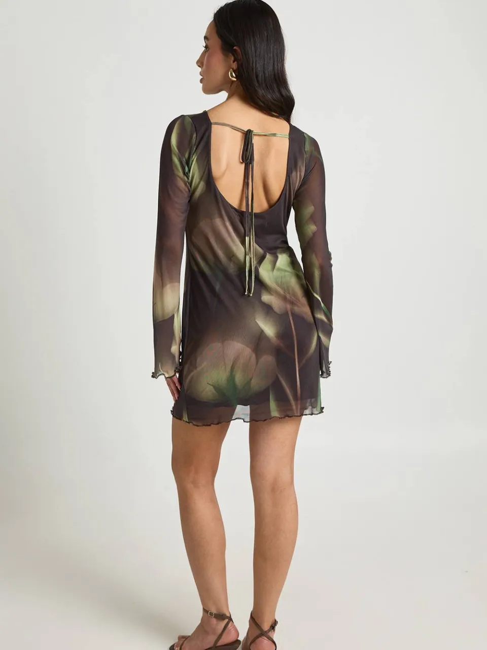 boohoo Dames Bloemen Mesh Wijde Mouwen Mini Jurk groente, foto 2