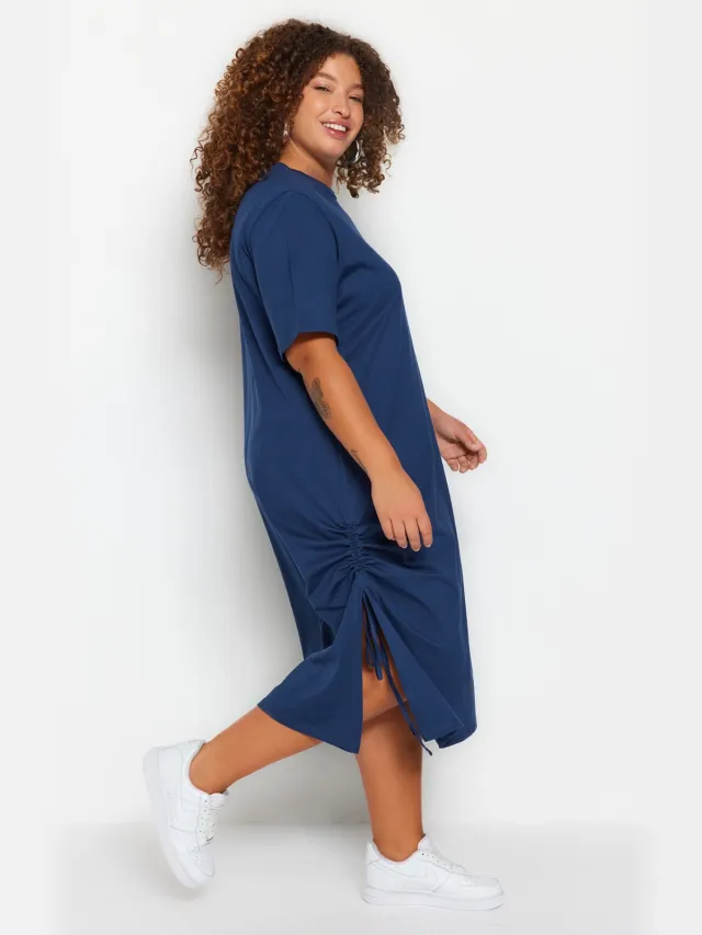 Trendyol Curve Dames Donkerblauw Effen Midi Kort Casual Recht Grote maten Jurk Marineblauw/Blauw