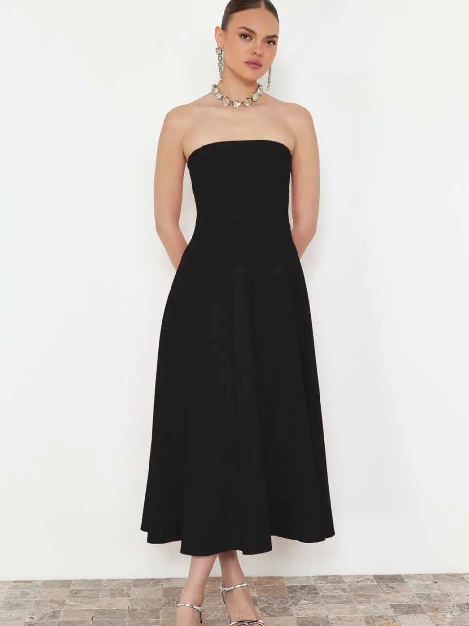 Trendyol TRENDYOLMİLLA Dames Zwart Effen Midi Mouwloos Stijlvol/Avond Skater Jurken, foto 2