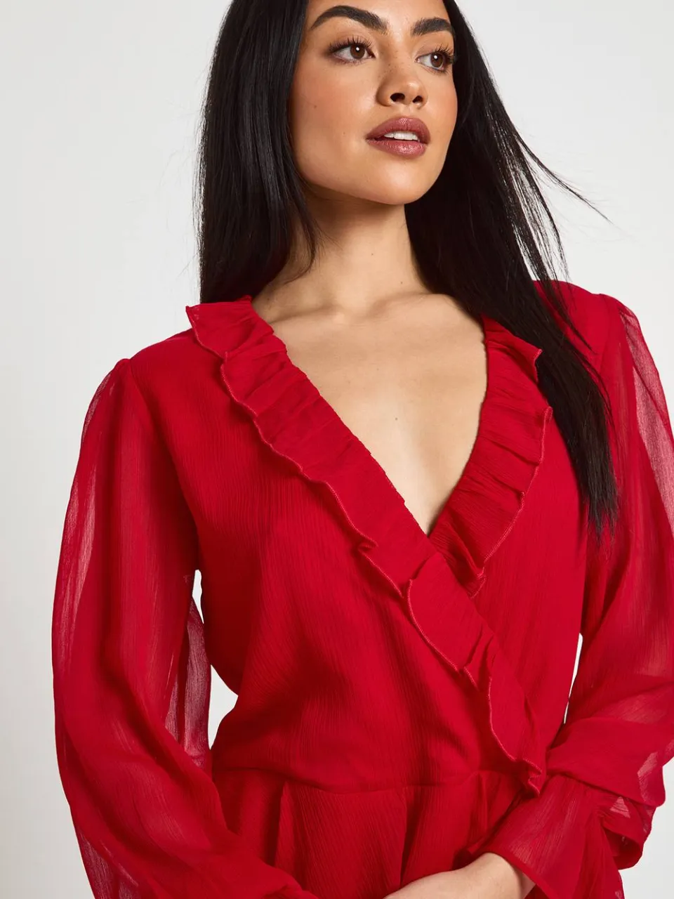 boohoo Dames Chiffon Mini Jurk met Ruffle Details rood, foto 4