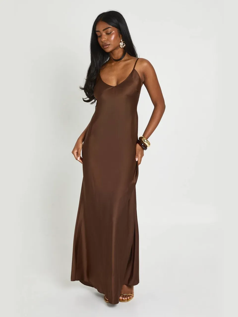 boohoo Dames Satijnen Maxi Slip Jurk Met V-hals chocoladebruin, foto 2