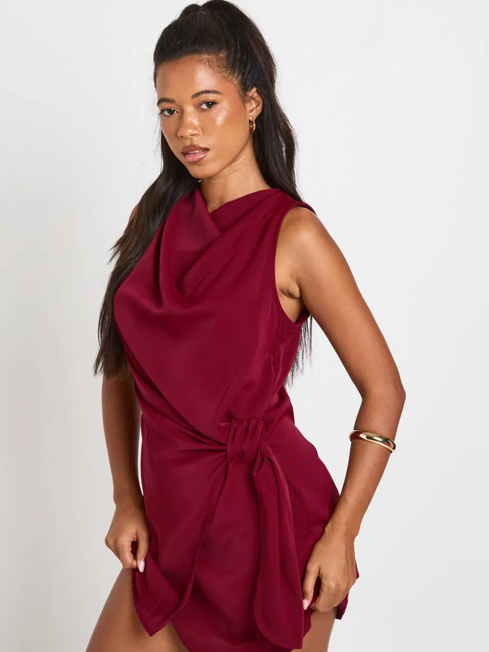 boohoo Dames Geweven Mini-jurk Met Waterval Hals En Gedrapeerde Zijkant merlot, foto 3