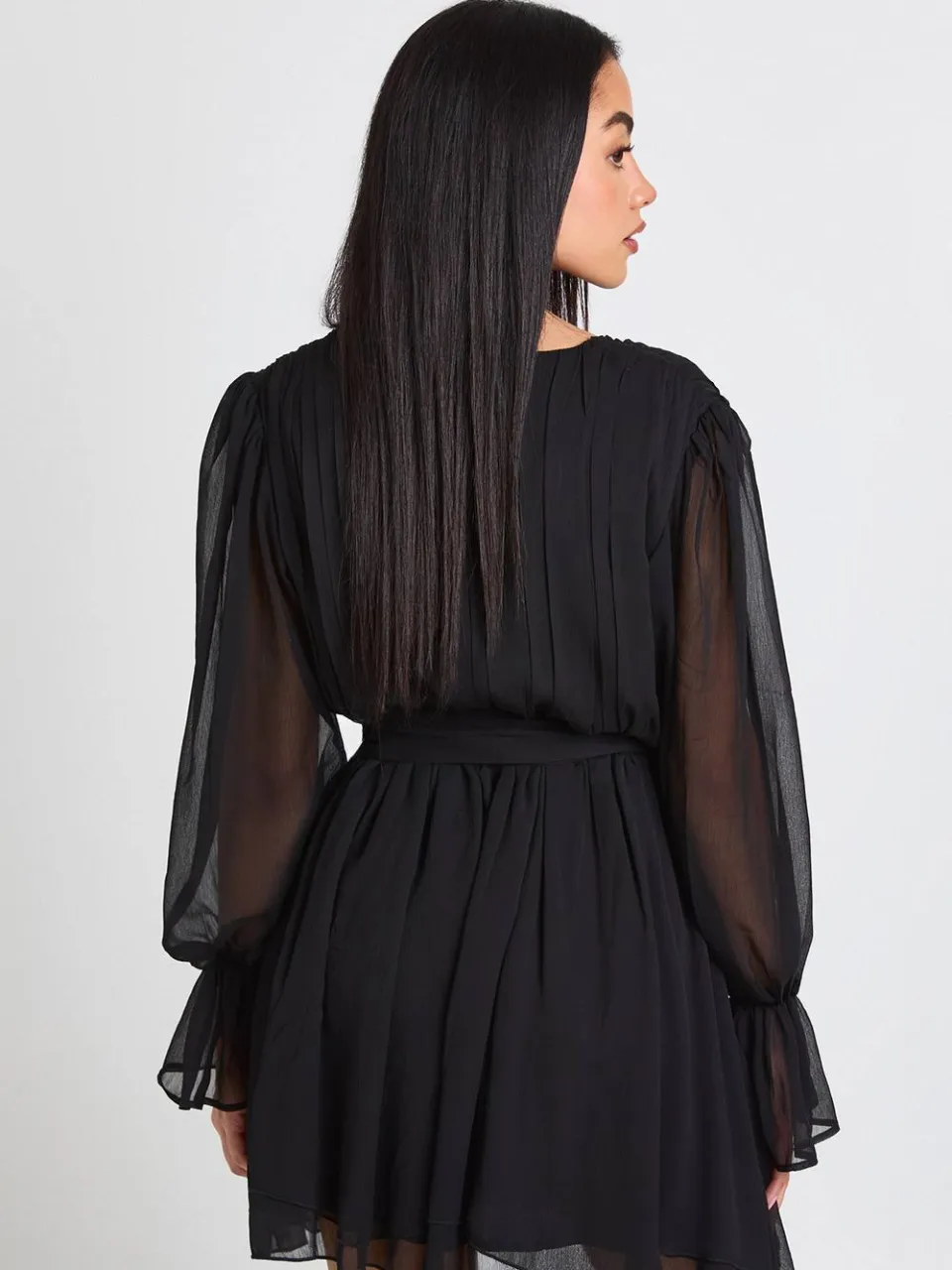boohoo Dames Chiffon Mini Jurk met Volumineuze Mouwen en Strikceintuur zwart, foto 2