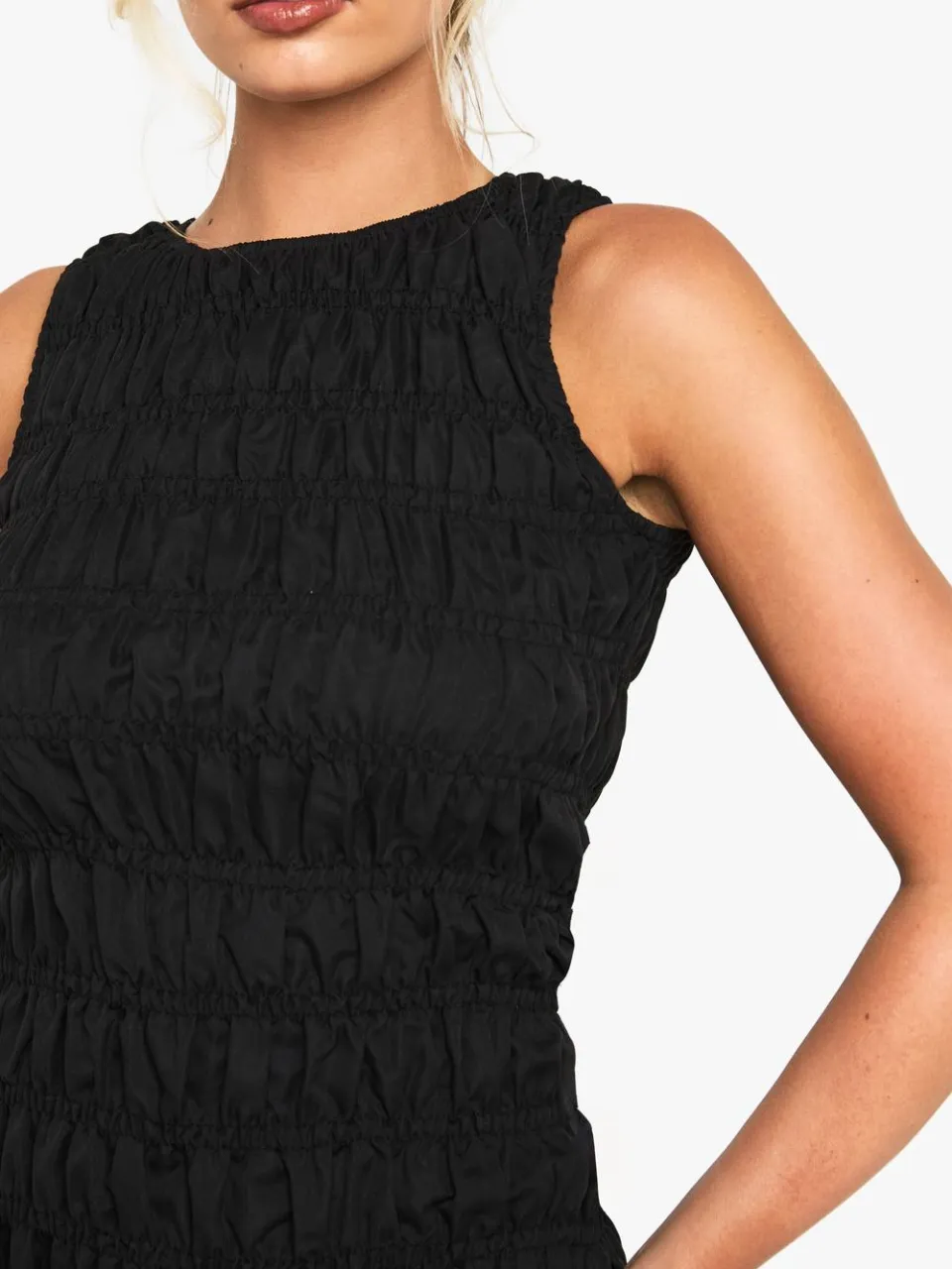boohoo Dames Shirred Racer Neck Mini Jurk zwart, foto 3