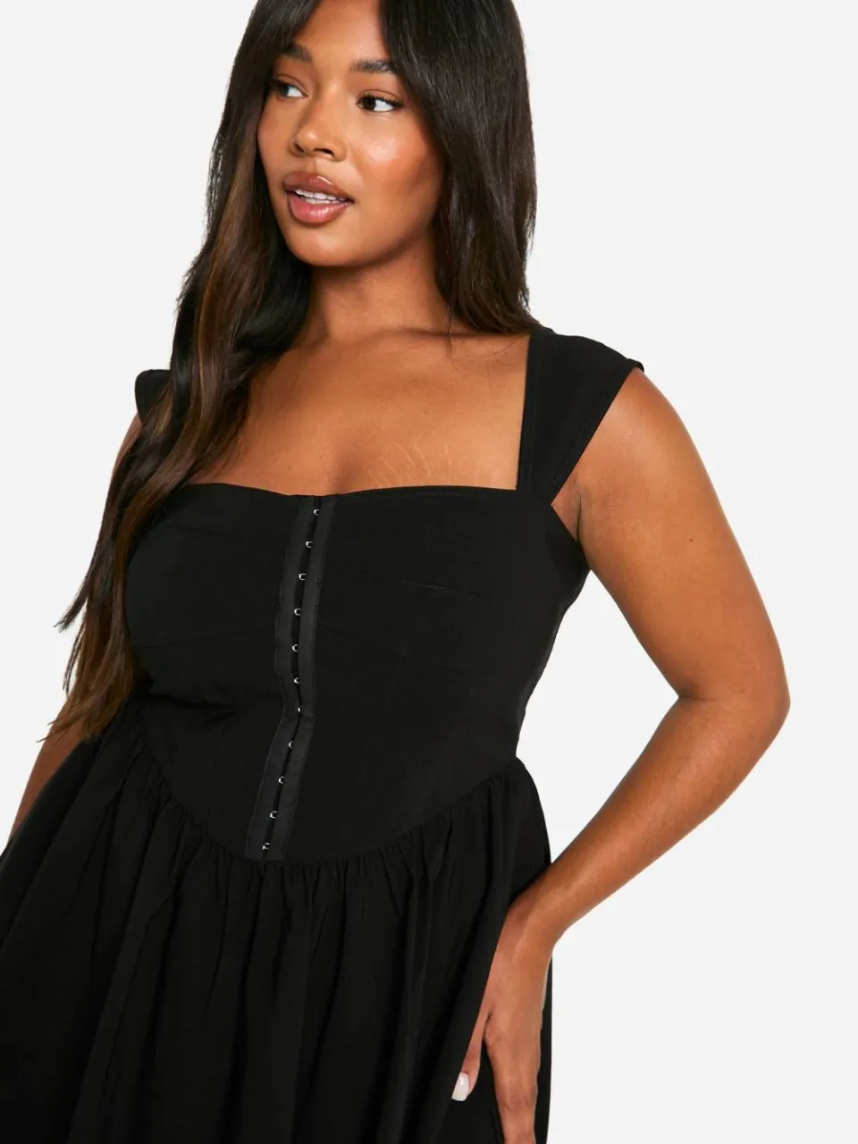 boohoo Dames Plus Geweven Stretch Corset Detail Korte Mouwen Zwevende Mini-Jurk zwart, foto 4