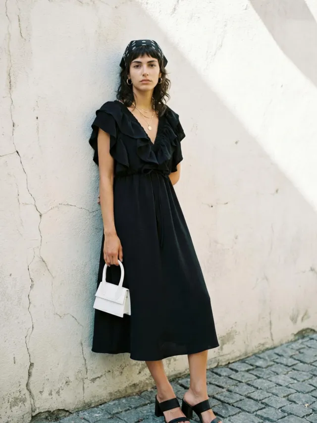 Trendyol TRENDYOLMİLLA Dames Zwart Effen Midi Mouwloos Avond / Dagelijks Skater Jurken