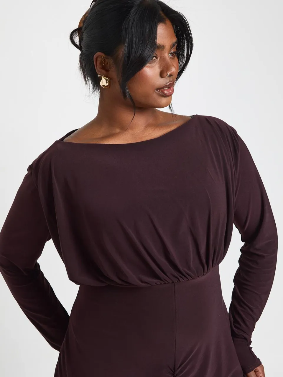 boohoo Dames Plus Slinky Gerimpelde Detail Maxi Jurk chocoladebruin, foto 4