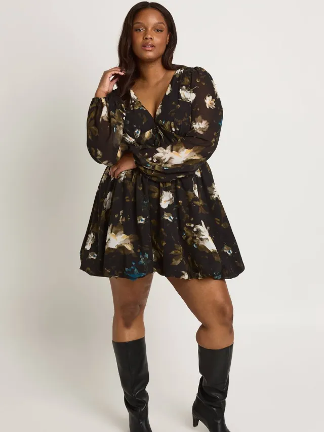 boohoo Dames Plus Donkere Bloemen Puffball Zoom Skater Zwart