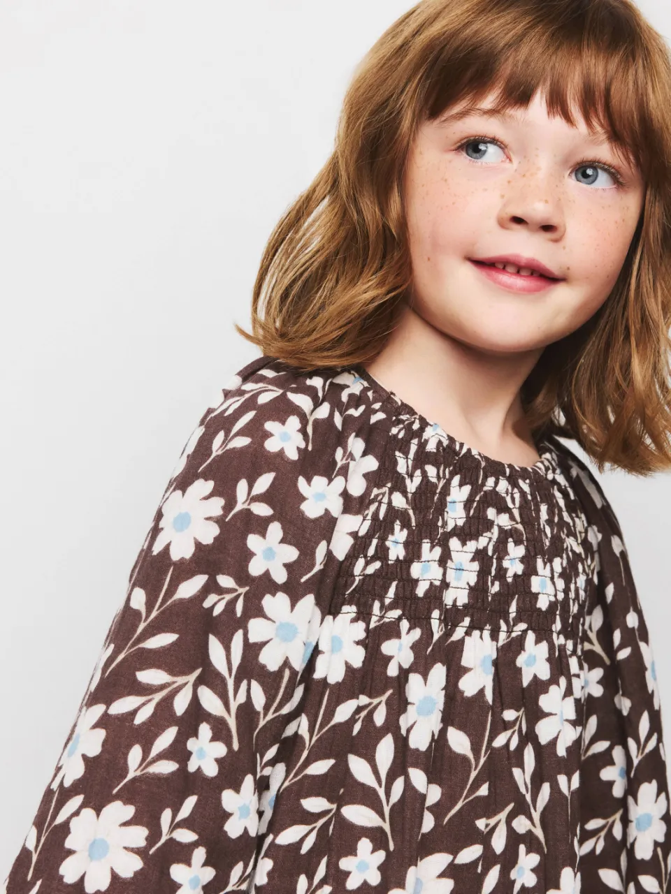 Mango Kids gebloemde korte jurk met smockwerk lichtblauw donkerbruin/wit/lichtblauw, foto 5