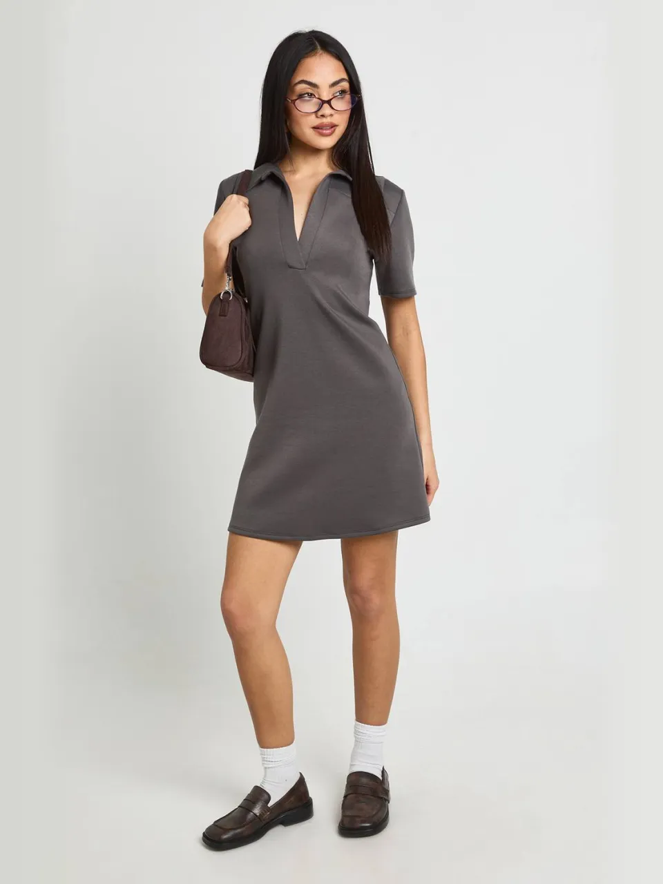 boohoo Dames Open Kraag Lange Mouw Hemdblousejurk houtskool, foto 3