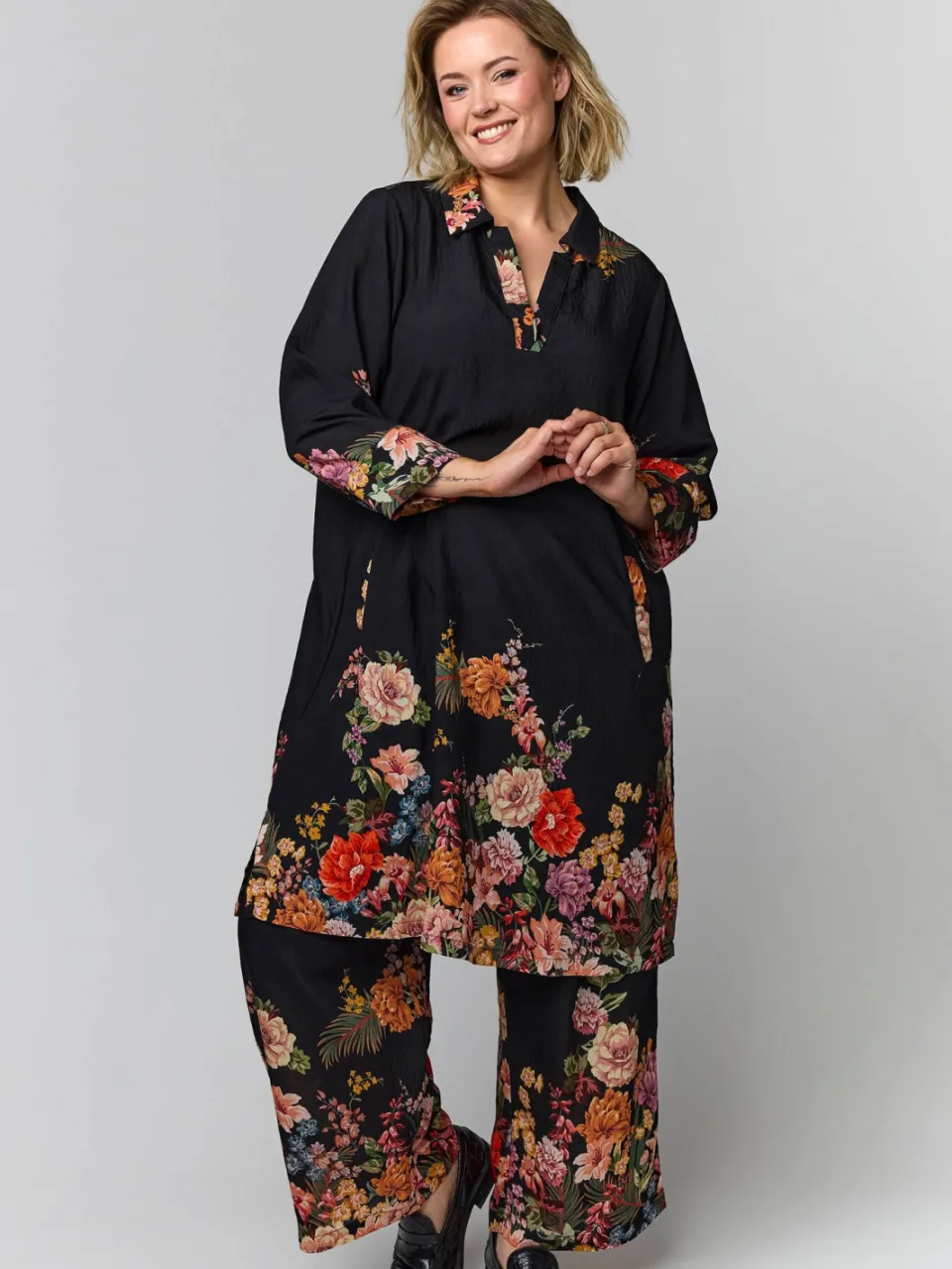 Gozzip gebloemde korte jurk Plus Size - zwart, foto 4
