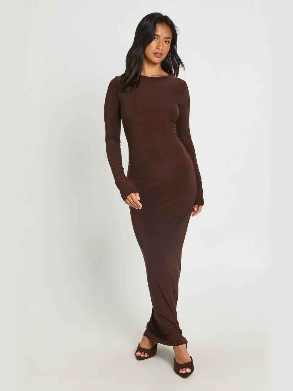 boohoo Dames Petite Maxi Jurk Met Zachte Touch, Ronde Hals En Lange Mouwen chocoladebruin, foto 2