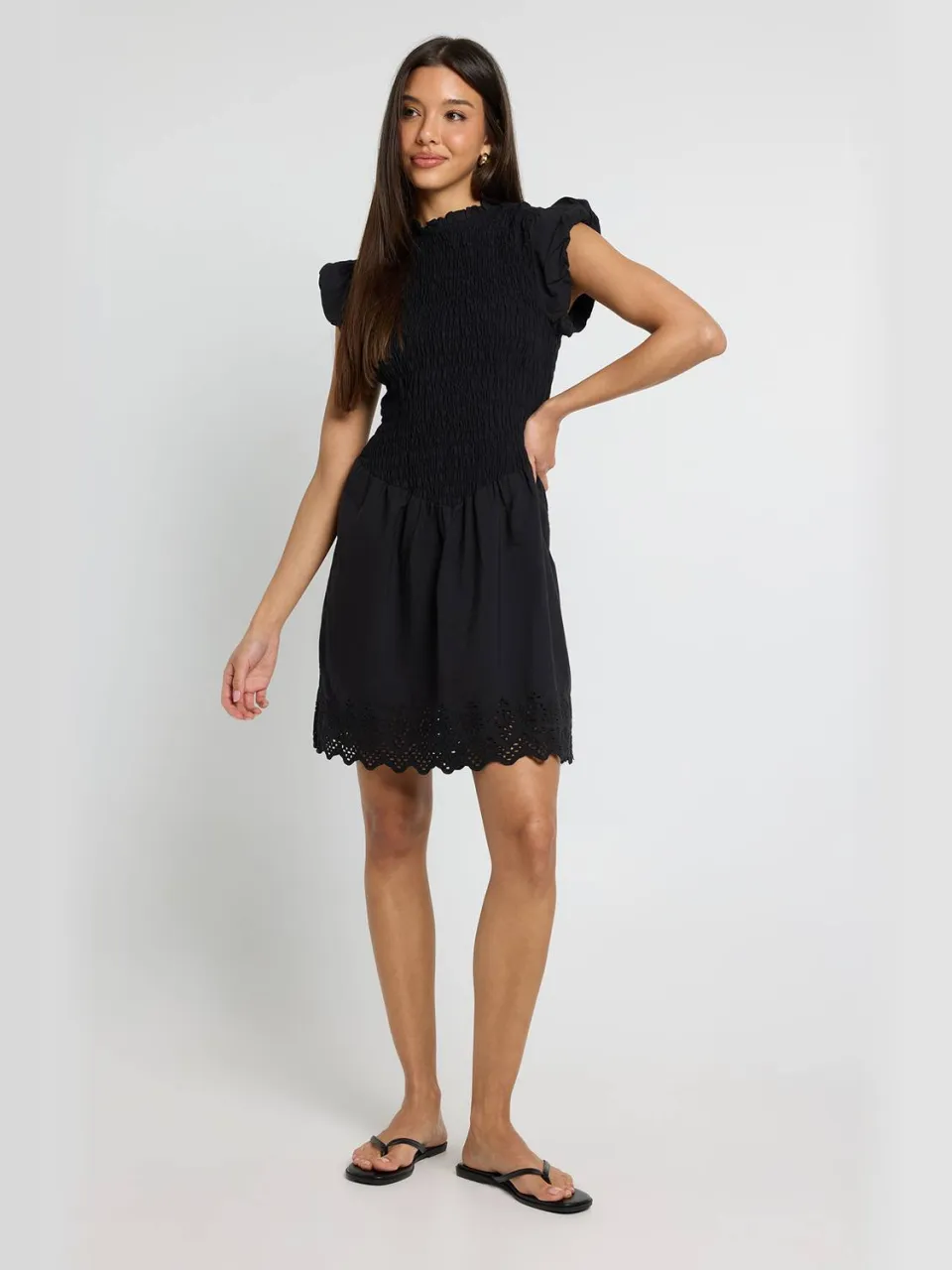 boohoo Dames Gesmockte Mini-jurk Met Broderie Zoom zwart, foto 3