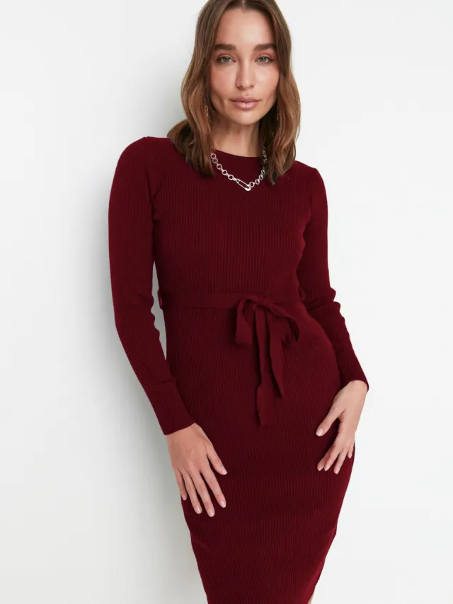 Trendyol TRENDYOLMİLLA Dames Bordeaux Effen Midi Lang Casual Bodycon Jurken Bordeauxrood